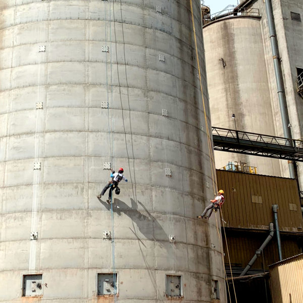 silo cleaning of bulk material build up